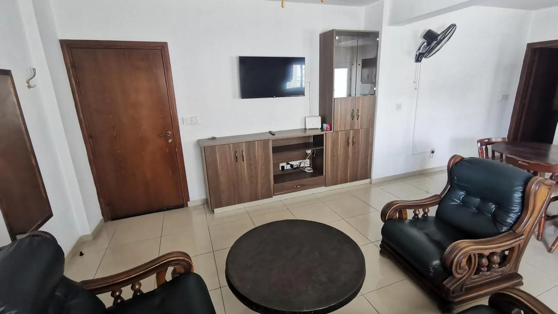 Downtown Studios لارنكا 0*,