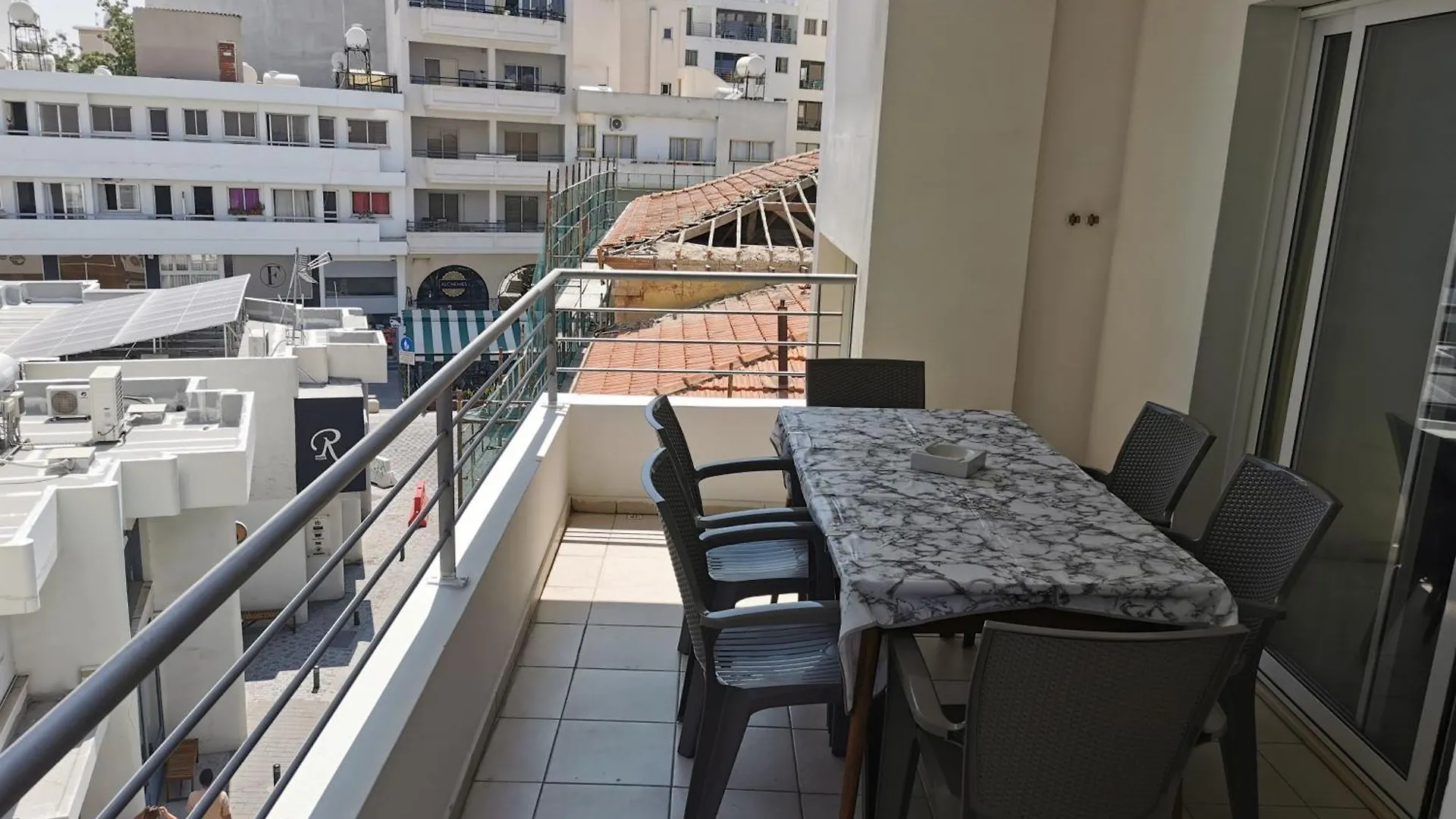 Downtown Studios لارنكا